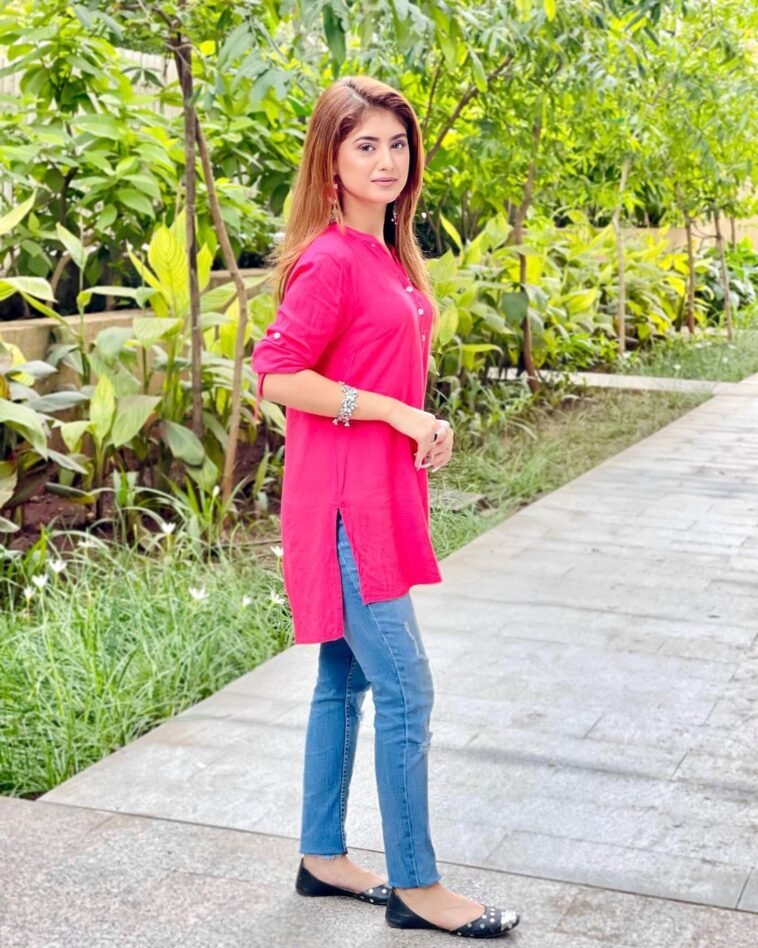 218.5k Likes, 2,566 Comments - Sayyed Arishfa Khan🦁 (@arishfakhan138) on  Instagram: “Do your best a… | Long dress design, Celebrity outfits,  Pakistani dress design